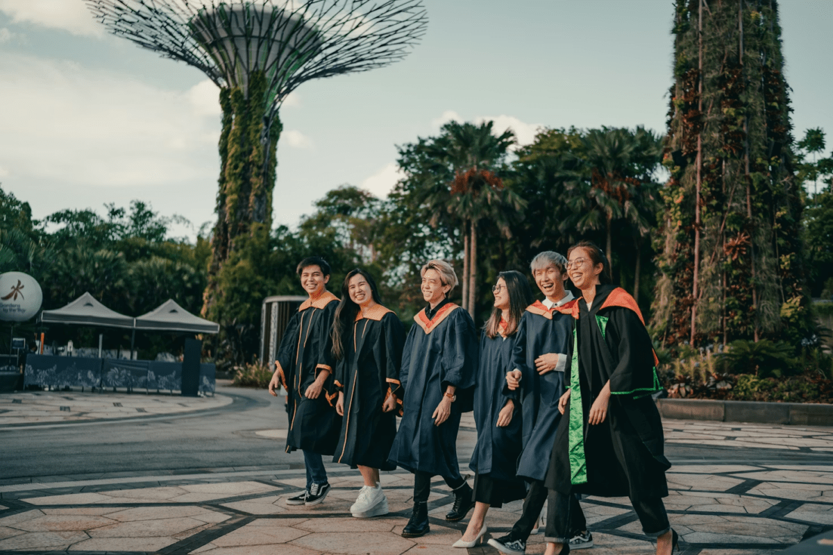group-of-friends-ready-for-graduation